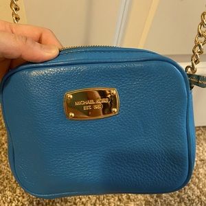 ⭐️ Michael Kors Crossbody Bag 💙